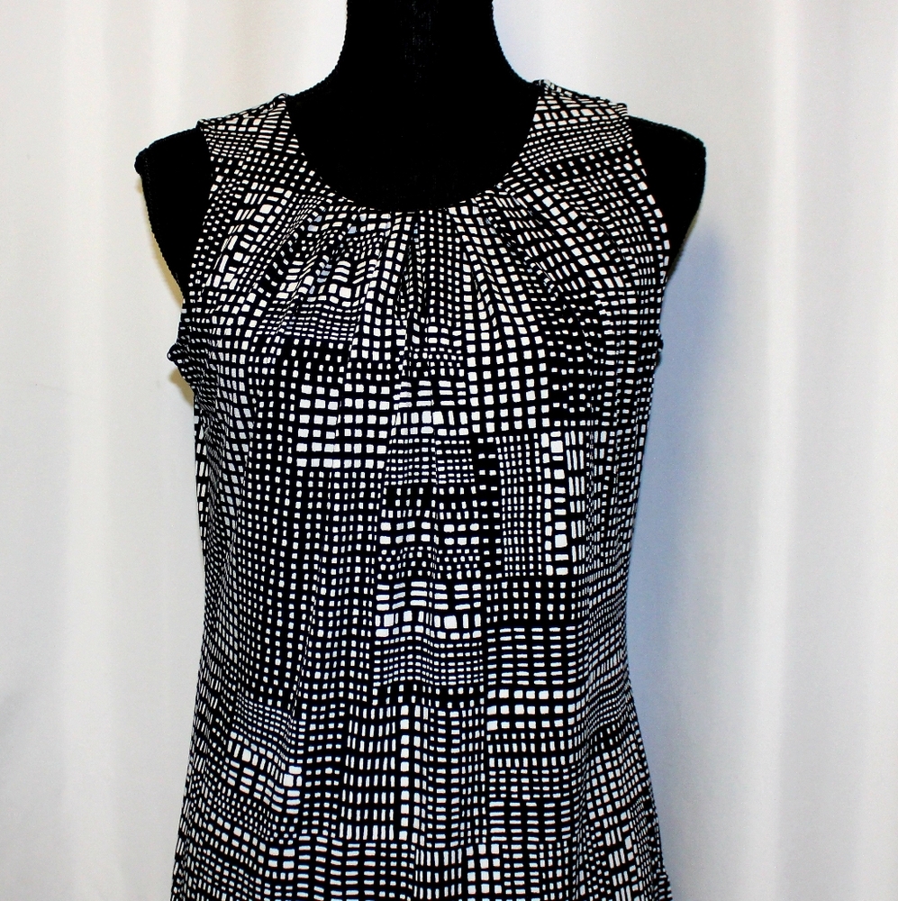 Sleeveless Black & White Blouse Small